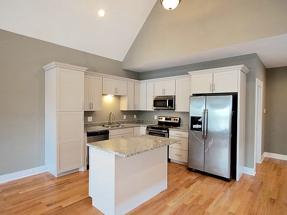 4th image of 108 Marion St