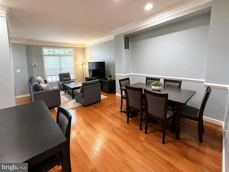 506 Fallsgrove Dr — Photo 3