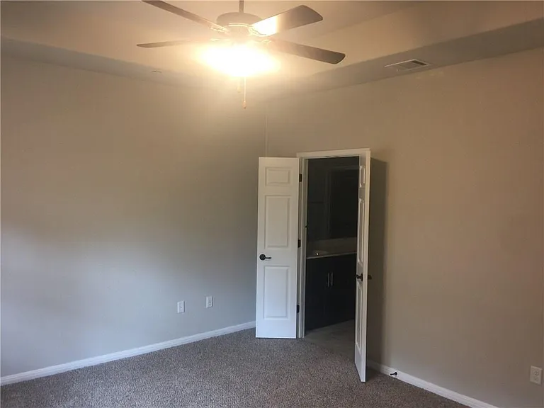 2304 S Lakeline Blvd — Photo 10