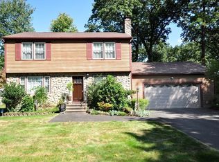 92 Branch St, Longmeadow, MA 01106