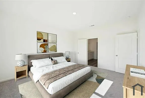 4 bed, 1925 sqft, $2,999 — Photo 2