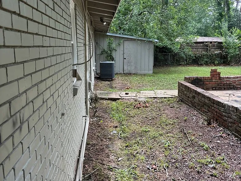 2608 Walker St — Photo 14