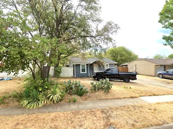 909 Tuskegee St, Grand Prairie, TX 75051