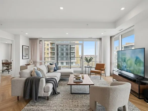 8445 N Broadcast Ave SW #415, Calgary, AB T3H 6B6