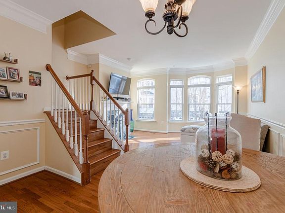4th image of 5059 Kilburn St