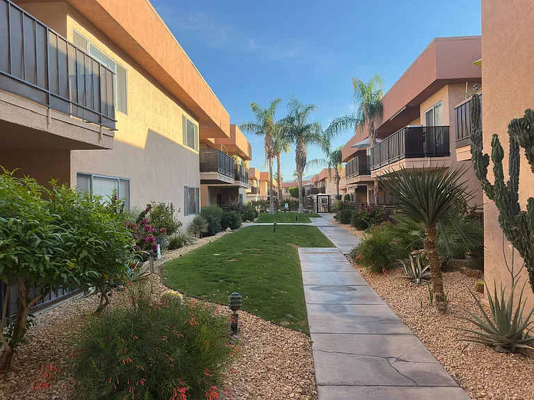 400 N Sunrise Way — Photo 38