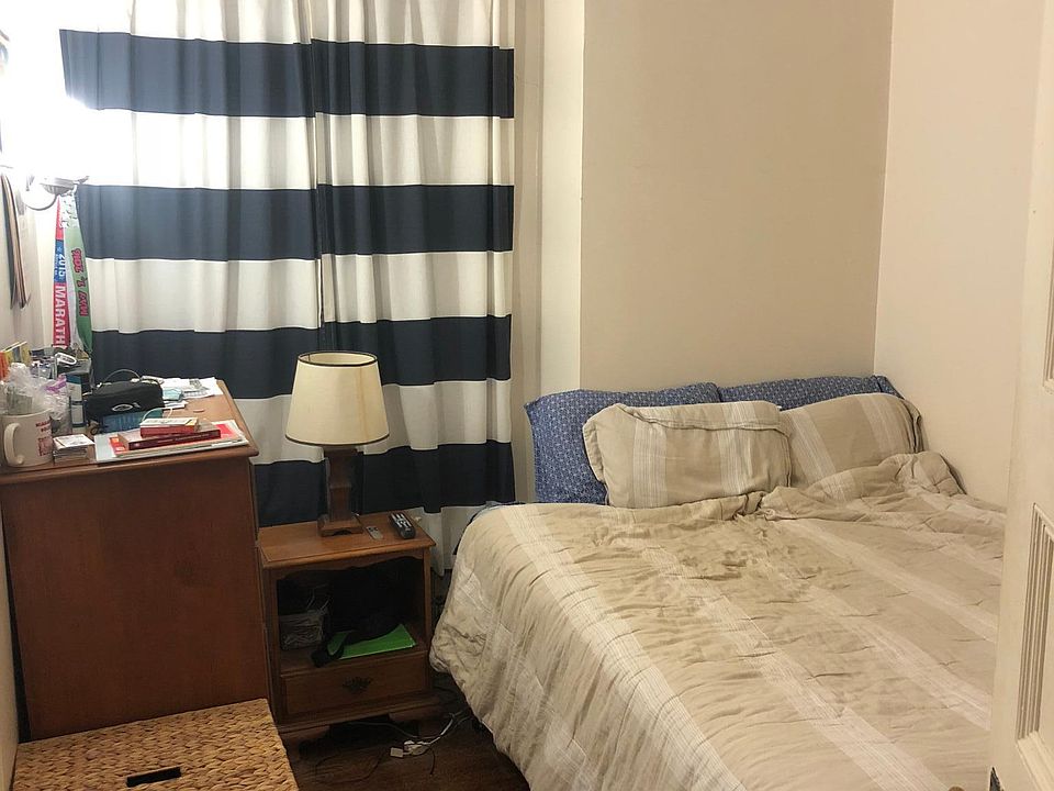 1st bedroom with closet