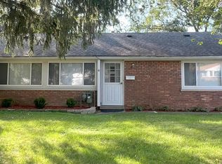 10028 Harnew Rd E, Oak Lawn, IL 60453