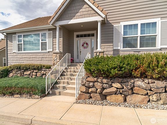 4th image of 1494 Eastmont Avenue #10