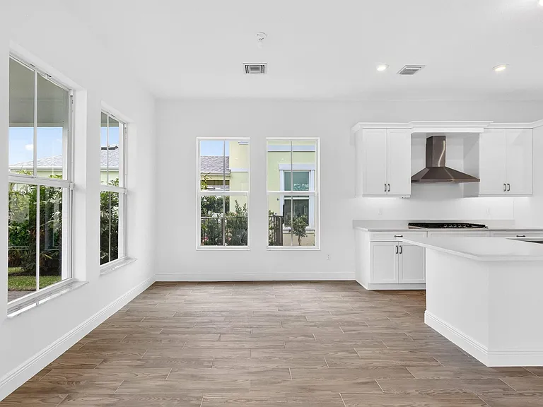 7932 SW Ann St — Photo 14