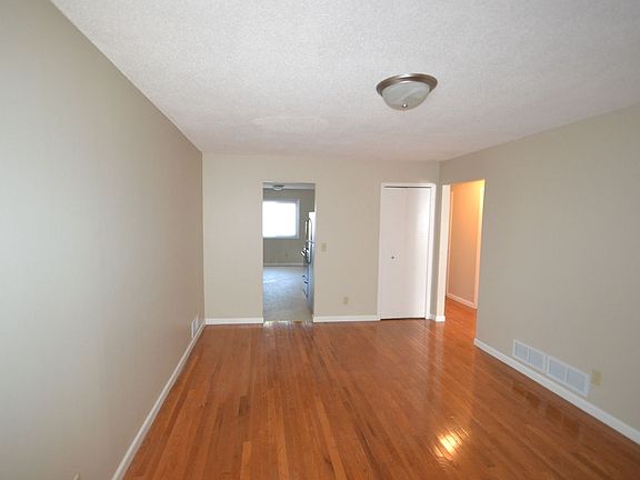 3rd image of 2135 Waukon Ave