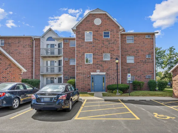 1354 Cunat Ct APT 1D, Lake In The Hills, IL 60156