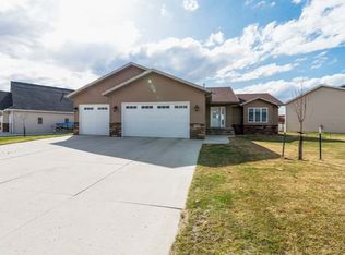 2220 Pebbleview Loop, Bismarck, ND 58503