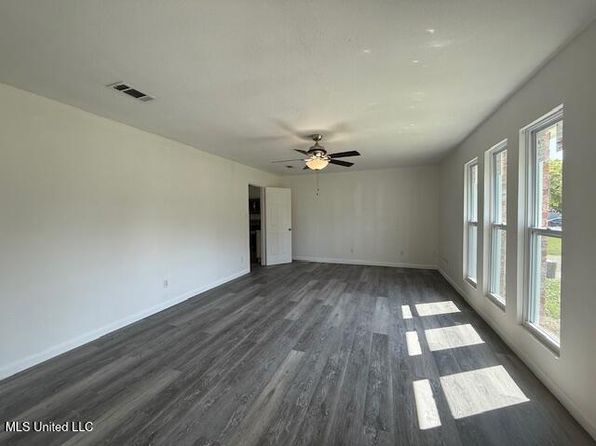 352 Annette Ln, Diberville, MS 39540