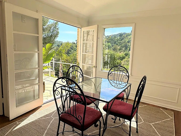 2400 Benedict Canyon Dr — Photo 20