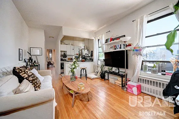 Rented by Urbane Brokerage | media 1