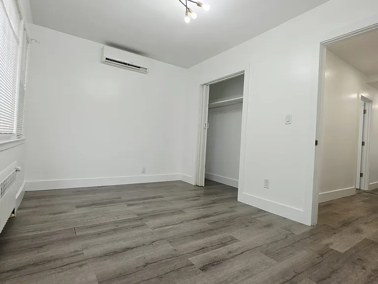 28 E 47th St #2E — Photo 5