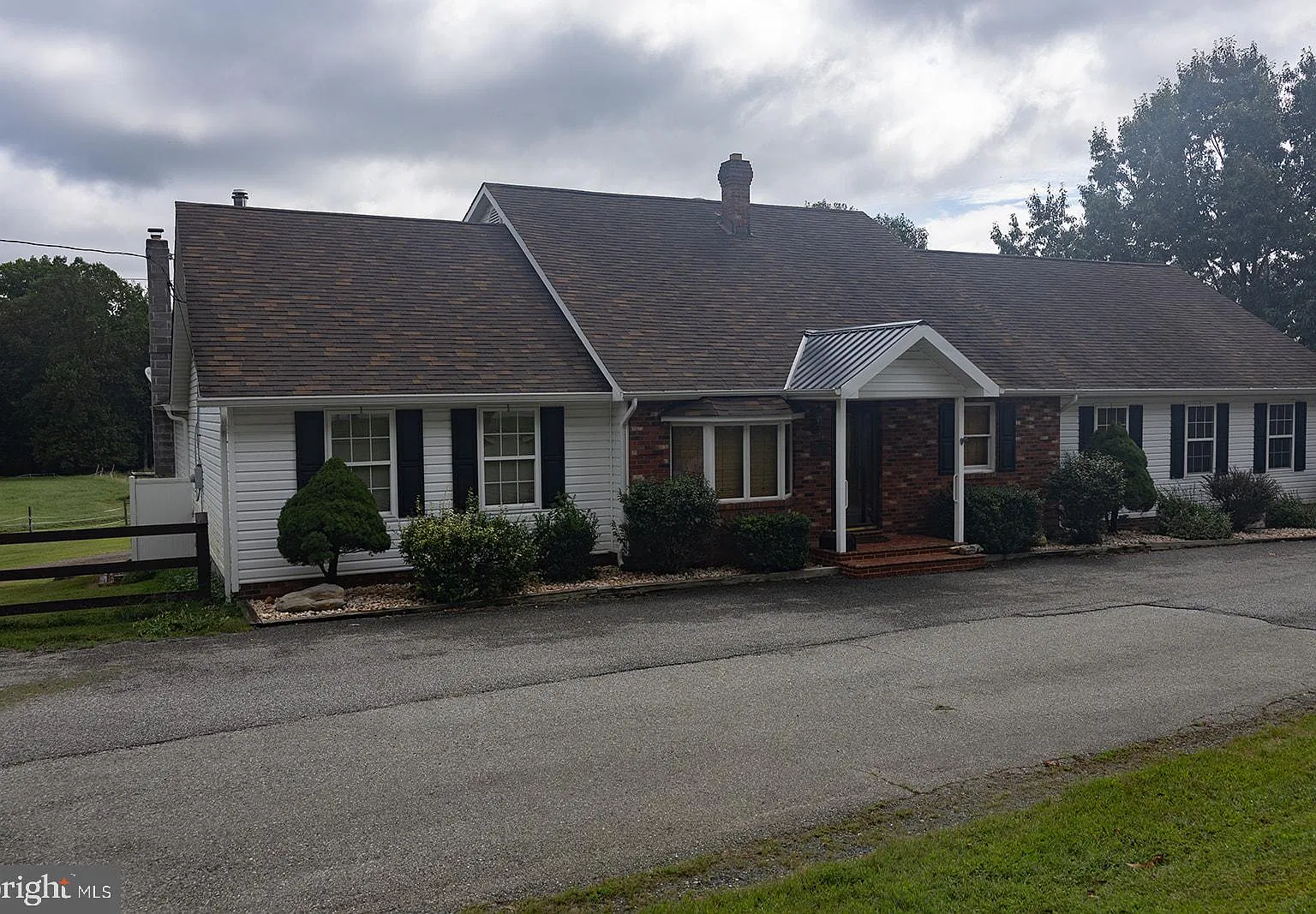 5 bed, 5.5 bath, 5735 sqft, $4,000 — Photo 1