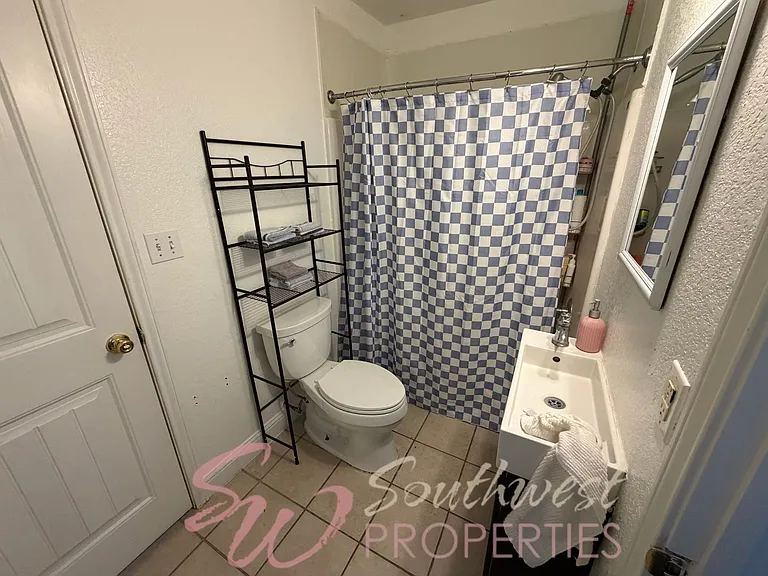 979 W Pecan St — Photo 14
