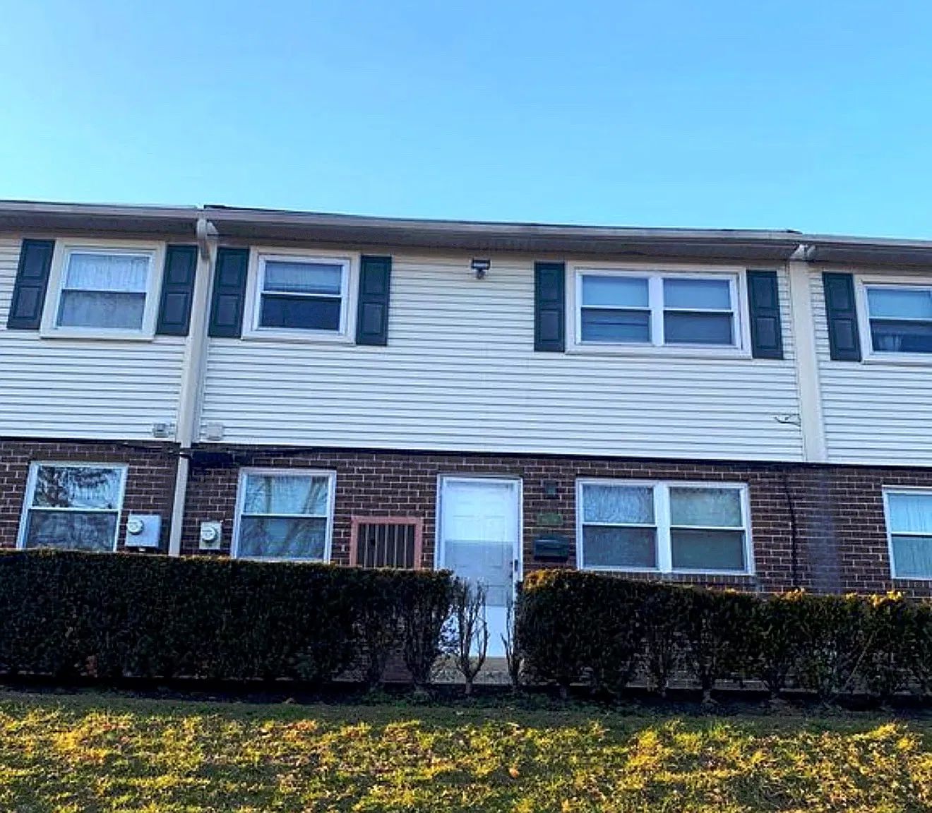 2 bed, 1040 sqft, $1,900 — Photo 1
