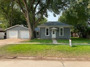 915 8th St, Aurora, NE 68818
