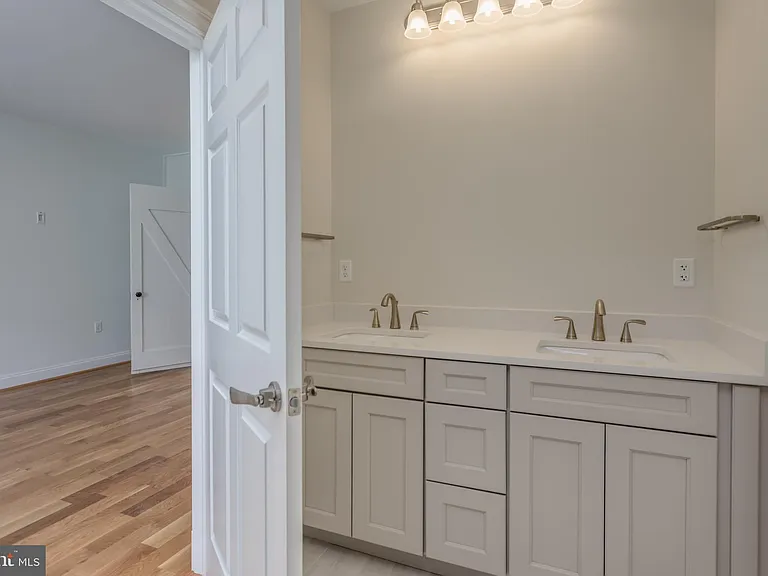 18 Huntingdon Ln — Photo 14