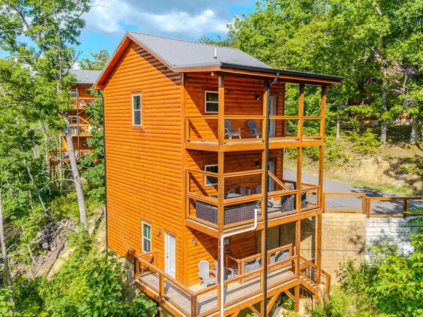 1868 Blue Tick Way, Sevierville, TN 37876