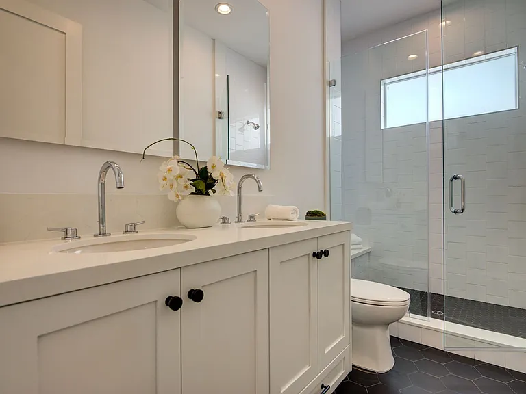 Fantastic 2 Story Farm House style Home with 4 Bedrooms and 3 Baths in Mid City area — Photo 51