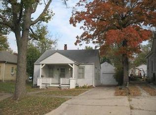 604 E Piankishaw St, Paola, KS 66071