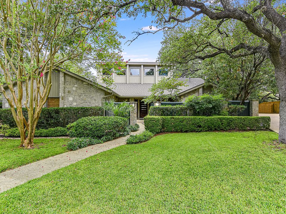 1st image of 411 Cove Blf