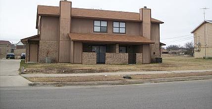 1st image of 1815 Cedarhill Dr APT A
