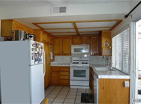5th image of 3000 N Woods St Unit 10