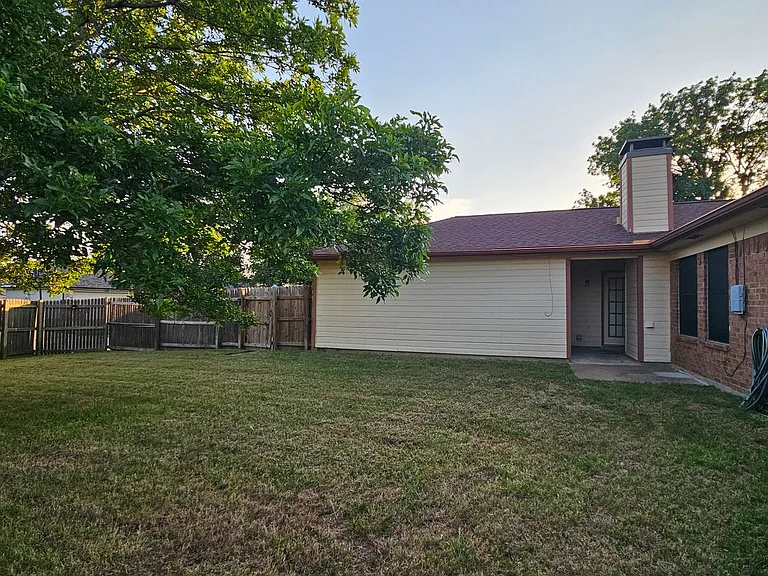 1402 Sheppard Ln — Photo 38