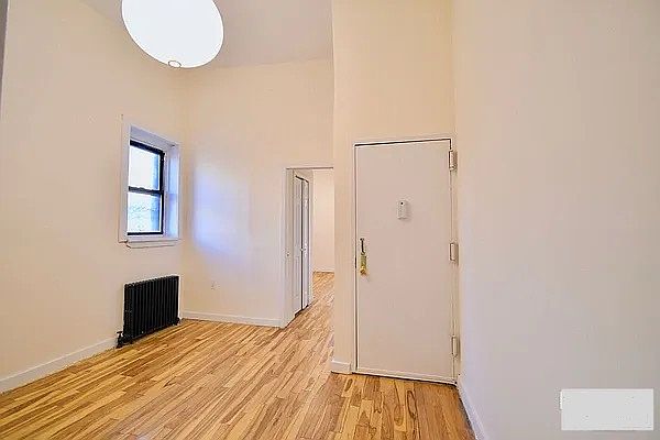 1st image of 333 Vernon Ave APT 3r