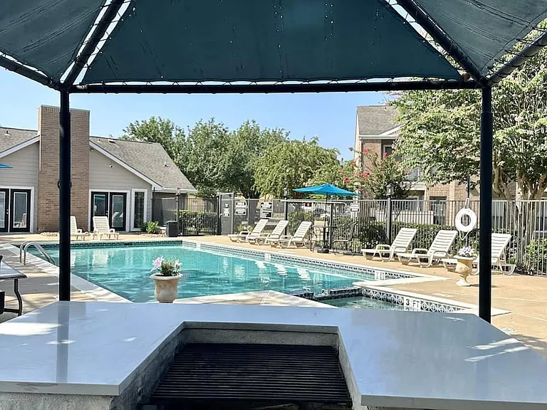 Fairway Square Apartments — Photo 8