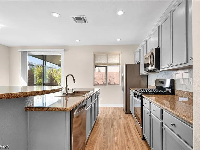 7658 Engleberg Ave — Photo 5