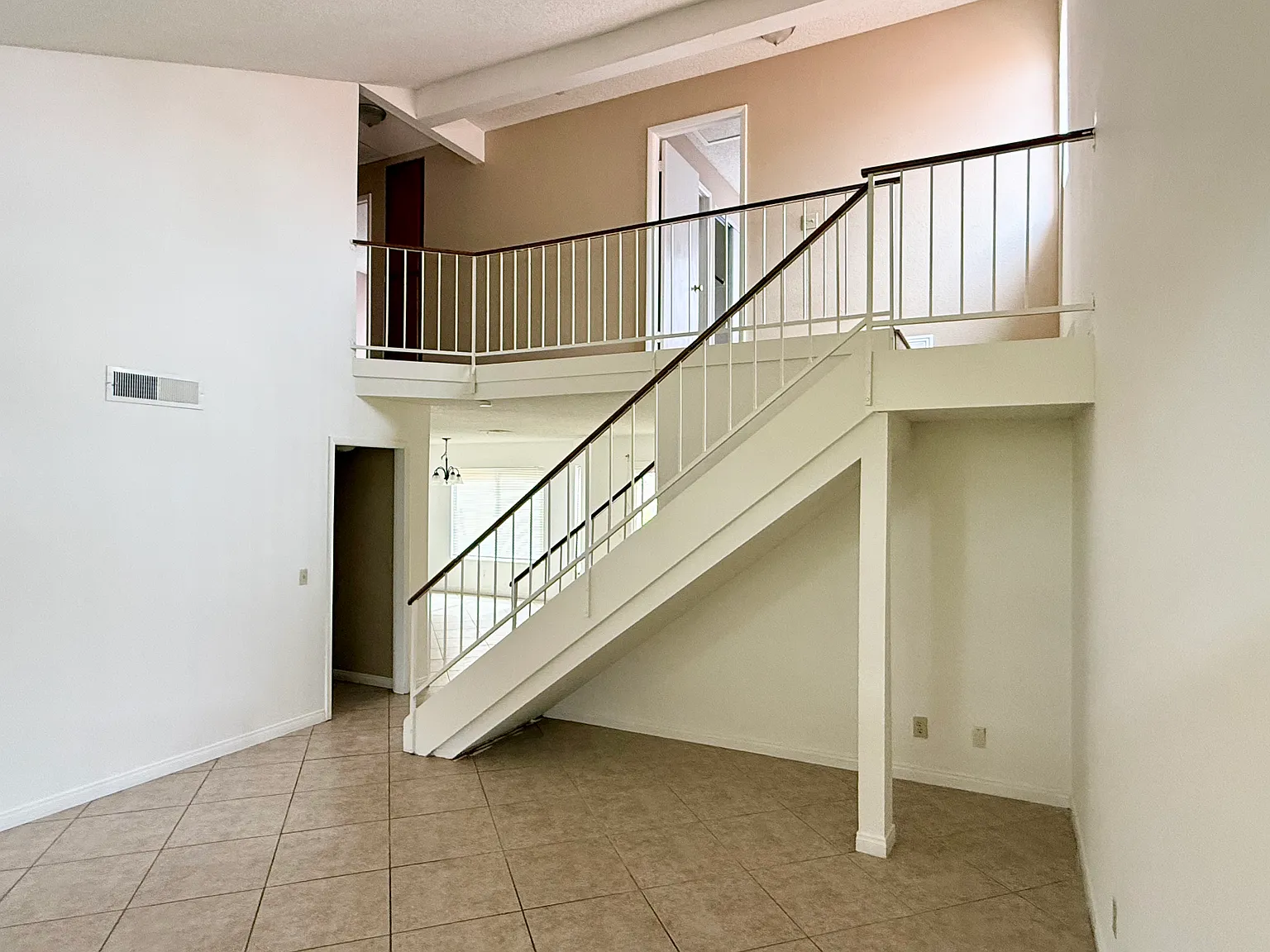 3 bed, 2.5 bath, 1646 sqft, $2,100 — Photo 4