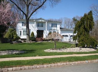 39 Saupe Dr, Manalapan, NJ