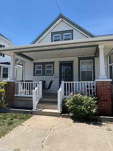 1032 Bay Ave Photo 1
