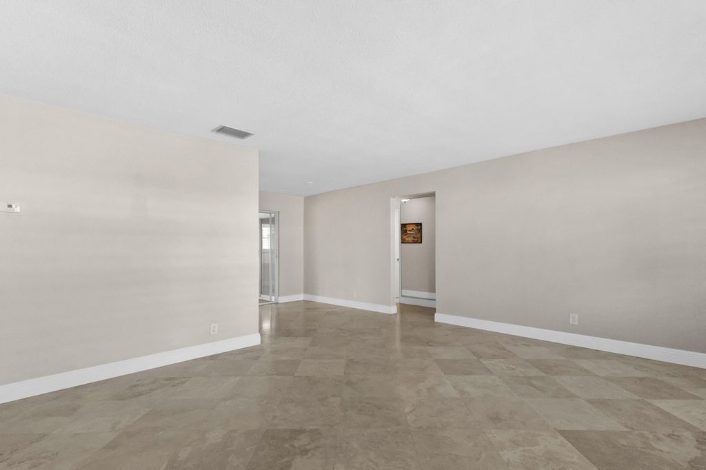 110 NW 24th Court, photo 5