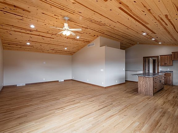 2nd image of 205 Pheasant Run