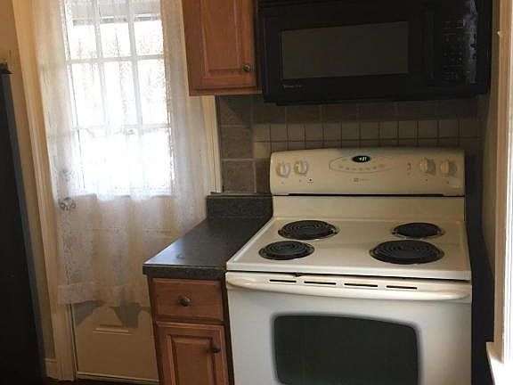 4th image of 143 N Washington St