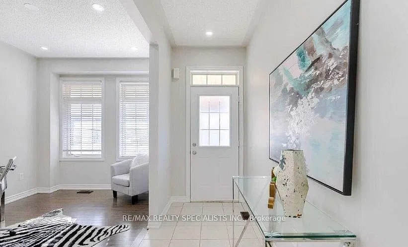 3 bed, $3,200 — Photo 3