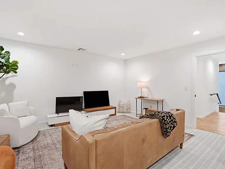 3917 S Madison Ave — Photo 34