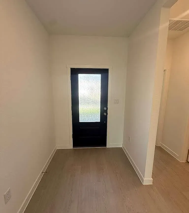 5 bed, 3027 sqft, $2,895 — Photo 4