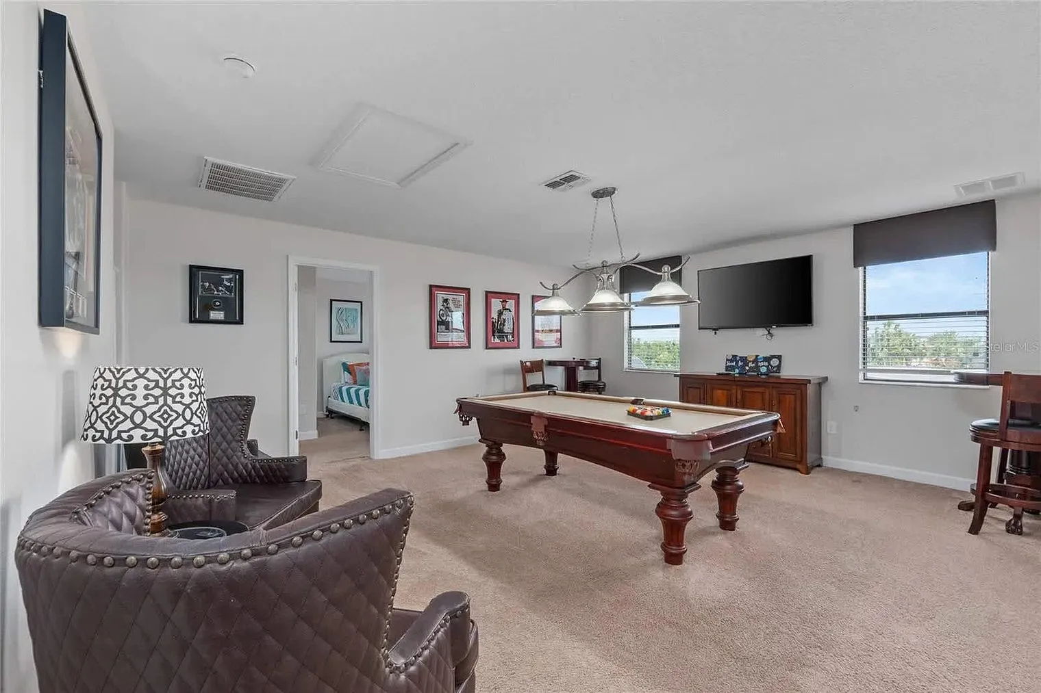 6 bed, 6.0 bath, 3907 sqft, $9,825 — Photo 2