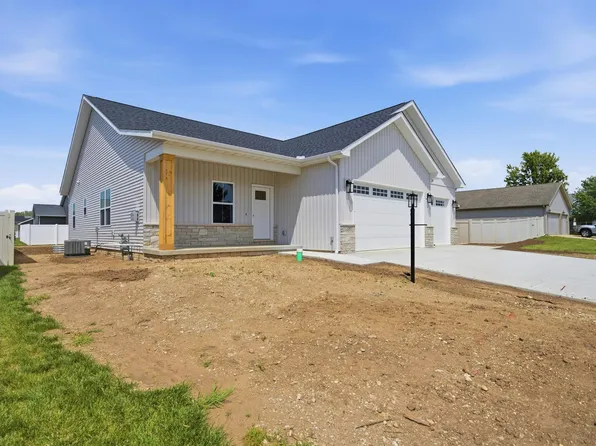 1303 W Hillcrest Dr, Chillicothe, IL 61523