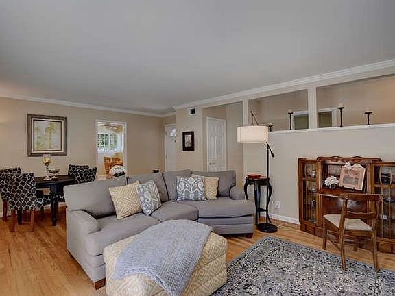 5th image of 3132 Woodcrest Dr