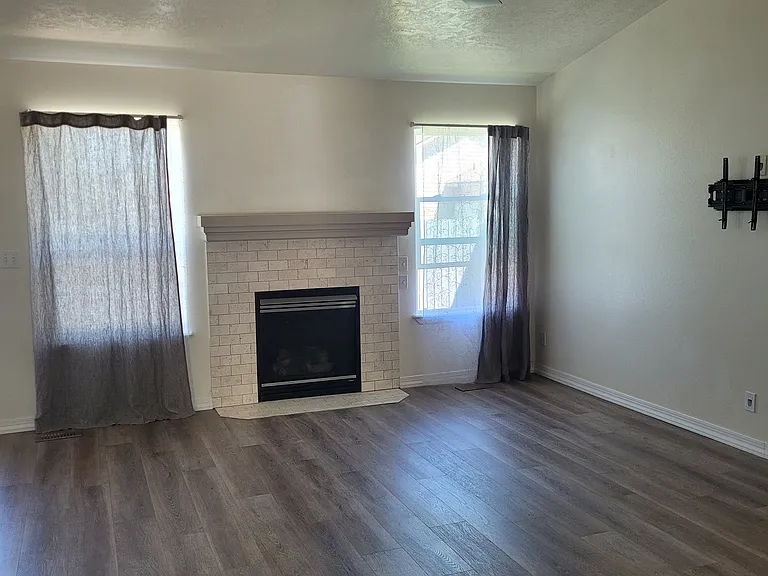 11468 Sanders St — Photo 2