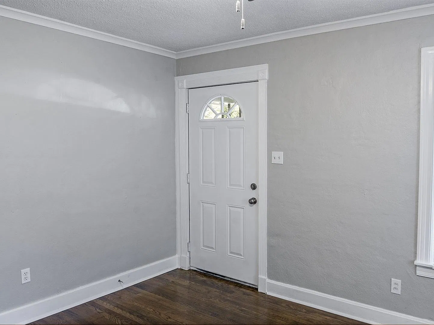 Updated 3 Bed, 1 Bath Near U Of M. — Photo 2